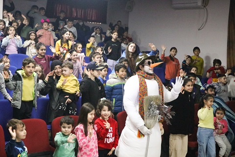 Çiftlikköy Belediyesi Tiyatroyu Okullara Taşıyor